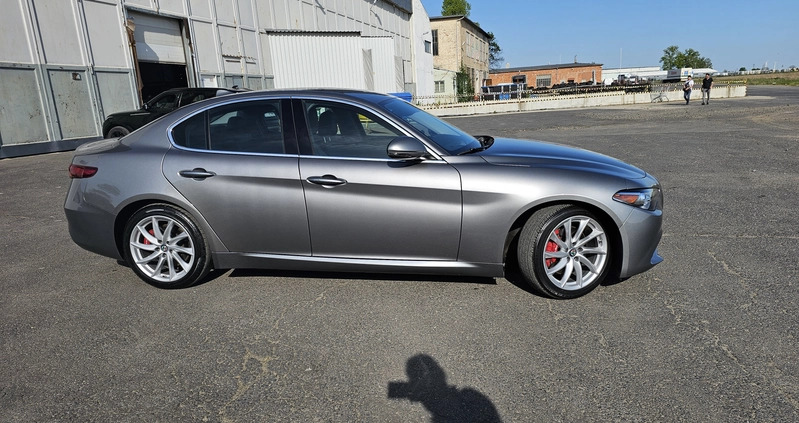 Alfa Romeo Giulia cena 99000 przebieg: 75500, rok produkcji 2018 z Polkowice małe 79